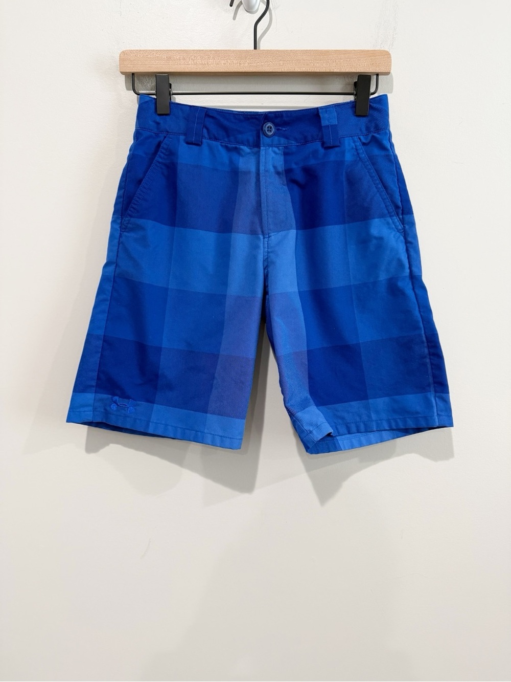UA Boys Golf Shorts Blue Plaid Adjustable Waist Size Youth Medium